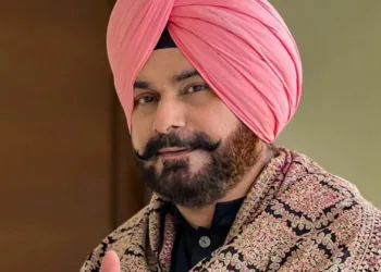 ടെസ്റ്റ് മത്സരമൊന്നും ജയിപ്പിക്കാനുള്ള കഴിവ് ആ താരത്തിനില്ല, ഇതിഹാസവുമായി താരതമ്യം ചെയ്യരുത്; നവ്ജോത് സിംഗ് സിദ്ധു പറയുന്നത് ഇങ്ങനെ