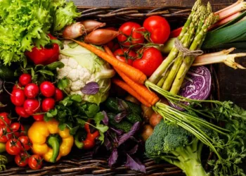 കീടനാശിനി തളിച്ച പച്ചക്കറി കഴിച്ചു; അച്ഛനും രണ്ട് പെൺമക്കൾക്കും ദാരുണാന്ത്യം,അമ്മ ഗുരുതരാവസ്ഥയിൽ