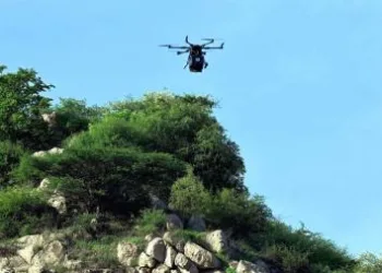 നിയന്ത്രണ രേഖയ്ക്ക് സമീപം പാകിസ്താൻ ഡ്രോണുകൾ ; തിരച്ചിലും സുരക്ഷയും ശക്തമാക്കി സൈന്യം