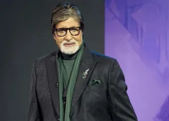 ട്രൗസർ എങ്ങനെ ധരിക്കണമെന്ന് വരെ ഡോക്ടർമാർ ഉപദേശിച്ചു; വാർദ്ധക്യ ബുദ്ധിമുട്ടുകളെക്കുറിച്ച് തുറന്നെഴുതി അമിതാഭ് ബച്ചൻ