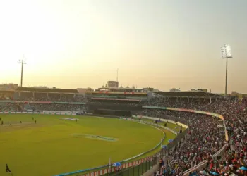 ആകെ എറിഞ്ഞത് 4 പന്ത് വഴങ്ങിയത് 92 റൺ മാത്രം, ഇത് പോലെ ഒരു സംഭവം ക്രിക്കറ്റ് ചരിത്രത്തിലാദ്യം; പിന്നാലെ കിട്ടിയത് വമ്പൻ പണി