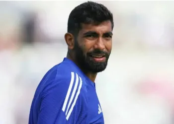 ബുംറക്ക് ആ ബുദ്ധി ഉപദേശിക്കാൻ ഒരുത്തനും ഉണ്ടായില്ല, ഞാൻ ആയിരുനെങ്കിൽ അവനോടും ആ മനുഷ്യനോടും; മുൻ ഇന്ത്യൻ താരത്തിന്റെ വാക്കുകൾ ചർച്ചയാകുന്നു