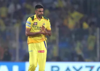 നിങ്ങൾ ഞെട്ടിച്ചല്ലോ, എക്കാലത്തെയും മികച്ച ചെന്നൈ സൂപ്പർ കിംഗ്സ് ഇലവനിൽ നിന്ന് പ്രമുഖരെ ഒഴിവാക്കി സുരേഷ് റെയ്ന; ആരാധകർക്ക് ഷോക്ക്