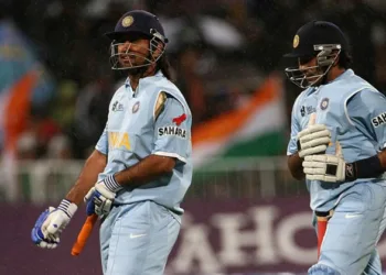 പറഞ്ഞ ജോലി ആദ്യം ചെയ്യുക മോനെ, കാമുകിയോട് വൈകുന്നേരം സംസാരിക്കാം; റോബിൻ ഉത്തപ്പയെ ട്രോളി ധോണി പറഞ്ഞത് ഇങ്ങനെ