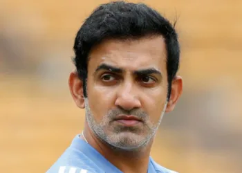 ഇഷ്ടമില്ലാത്തവരെ ഒന്നും അവൻ ടീമിൽ അടുപ്പിക്കില്ല, ഗൗതം ഗംഭീറിനെതിരെ ആരോപണവുമായി മുൻ ഇന്ത്യൻ താരം