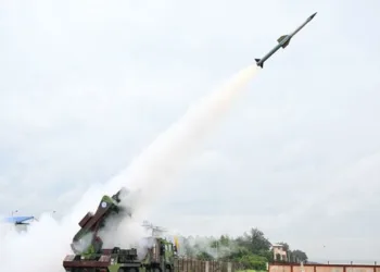 ഭാരതത്തിന്റെ പ്രതിരോധത്തിന് ത്രിശക്തികൾ ഒന്നിച്ച് ; ഇന്റഗ്രേറ്റഡ് എയർ ഡിഫൻസ് വെപ്പൺ സിസ്റ്റത്തിന്റെ ആദ്യ പറക്കൽ പരീക്ഷണം വിജയകരം