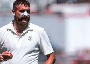 ഒരൊറ്റ ഹാട്രിക്ക് കിട്ടിയതോ മൂന്ന് ഓവറിൽ നിന്നായി, അതും രണ്ട് ഇന്നിംഗ്സ്…; ഇതിലും കൗതുക റെക്കോഡ് സ്വപ്നങ്ങളിൽ മാത്രം