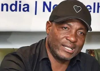 ഫാൻ ബോയ് ആയി വന്ന ചെക്കനെ കളിയാക്കിവിട്ടു, അവന്റെ മാസ് തിരിച്ചുവരവും പറഞ്ഞ മറുപടിയും കേട്ട് തകർന്നിരുന്നു; ഇതിഹാസത്തിന് സംഭവിച്ചത് നാണക്കേട്