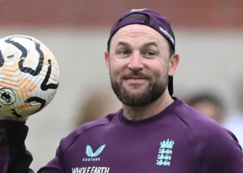 ബ്രണ്ടൻ മക്കല്ലത്തിന് തെറ്റ് പറ്റി ആ കാര്യത്തിൽ, അഞ്ചാം ദിനമാണ് അയാൾക്ക് അത് മനസിലായത്; ഇംഗ്ലണ്ട് പരിശീലകൻ പറഞ്ഞത് വെളിപ്പെടുത്തി ദിനേശ് കാർത്തിക്ക്