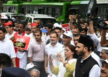 എംപിമാർക്ക് ദേഹാസ്വാസ്ഥ്യം ; പ്രതിഷേധ മാർച്ച് അവസാനിപ്പിച്ച് പ്രതിപക്ഷം