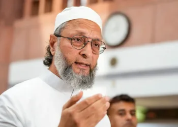 അസിം മുനീർ തെരുവുഗുണ്ടയെ പോലെ സംസാരിക്കുന്നു ; ഇന്ത്യ പ്രതിരോധ ബജറ്റ് ഇനിയും വർദ്ധിപ്പിക്കണമെന്ന് അസദുദ്ദീൻ ഒവൈസി