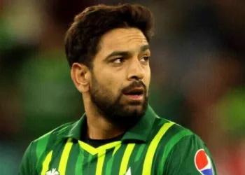 ഫോമിൽ ഒന്നും അല്ലെങ്കിലും ഇന്ത്യയെ തീർക്കാൻ ഞങ്ങൾക്ക് ബുദ്ധിമുട്ടില്ല, രണ്ട് മത്സരങ്ങളിലും തോൽപ്പിക്കും; വെല്ലുവിളിച്ച് ഹാരിസ് റൗഫ്