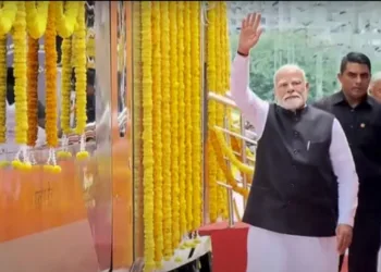 ബെംഗളൂരുവിന് മൂന്ന് പുതിയ വന്ദേ ഭാരത് എക്സ്പ്രസുകൾ കൂടി ; ഫ്ലാഗ് ഓഫ് നിർവഹിച്ച് പ്രധാനമന്ത്രി ; മെട്രോ മൂന്നാംഘട്ടത്തിന് ഇന്ന് തറക്കല്ലിടൽ