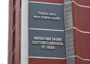 അസാധാരണ നീക്കവുമായി തിരഞ്ഞെടുപ്പ് കമ്മീഷൻ ; നാളെ ഉച്ചയ്ക്ക് മൂന്ന് മണിക്ക് ഔദ്യോഗിക പത്രസമ്മേളനം
