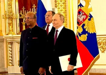 ദേശീയ താൽപര്യമാണ് ഇന്ത്യക്ക് പ്രധാനം ; ഏറ്റവും മികച്ച കരാർ നൽകുന്നിടത്തോളം റഷ്യയിൽ നിന്നും എണ്ണ വാങ്ങുന്നത് തുടരുമെന്ന് ഇന്ത്യൻ അംബാസഡർ