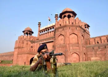 ചെങ്കോട്ടയിൽ അതിക്രമിച്ചു കടക്കാൻ ശ്രമം ; 5 ബംഗ്ലാദേശി പൗരന്മാർ അറസ്റ്റിൽ ; അന്വേഷണവുമായി ഇന്റലിജൻസ് ഏജൻസികൾ