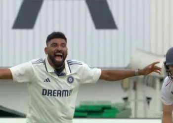 അയ്യോ അവൻ ഉള്ളപ്പോൾ എനിക്ക് തിളങ്ങാൻ പറ്റില്ല, എന്താണെന്ന് അറിയില്ല അയാൾ ഇല്ലാത്തപ്പോൾ ഞാൻ തകർക്കും; ഞെട്ടിച്ച് സിറാജിന്റെ കണക്കുകൾ