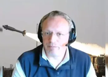 പാകിസ്താൻ യുദ്ധവിമാനങ്ങൾ ഇന്ത്യ വെടിവെച്ചിട്ടതിന് തെളിവുകൾ ഉണ്ട് ; ഇന്ത്യൻ വ്യോമസേന മേധാവിയെ ശരിവെച്ച് അന്താരാഷ്ട്ര സൈനിക വിദഗ്ധർ