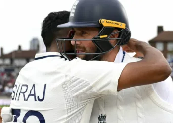 ക്രിസ് വോക്‌സ് പോലും അറിയാതെ പറഞ്ഞിട്ടുണ്ടാകും, ‘തോൽവി സമ്മതിക്കുന്നു സിറാജ് നിന്നോട് മാത്രം’; വായിക്കാം വൈറൽ കുറിപ്പ്