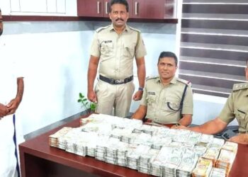 സ്കൂട്ടറിന് മുന്നിൽ ചാക്കിൽ കെട്ടിവെച്ച് കടത്തിയത് ഒരു കോടി രൂപ ; മലപ്പുറത്ത് കുഴൽപ്പണ സംഘാംഗം പിടിയിൽ