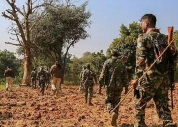 സുരക്ഷാസേനക്ക് നേരെ ആക്രമണവുമായി കമ്മ്യൂണിസ്റ്റ് ഭീകരർ ; രണ്ട് സൈനികർക്ക് വീരമൃത്യു