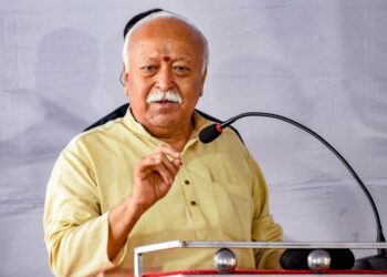 അന്ന് വിൻസ്റ്റൺ ചർച്ചിൽ ഇന്ത്യയെക്കുറിച്ച് പ്രവചിച്ചതാണ് ഇപ്പോൾ ബ്രിട്ടനിൽ നടക്കുന്നത് ; ചില കാര്യങ്ങൾക്ക് ലോകം ഇന്ത്യയെ മാതൃകയാക്കണമെന്ന് മോഹൻ ഭാഗവത്