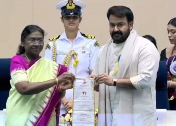 ഇന്ത്യൻ സിനിമയുടെ നെറുകയിൽ മലയാളം ; സിനിമാ മേഖലയിലെ പരമോന്നത ബഹുമതി രാഷ്ട്രപതിയിൽ നിന്നും ഏറ്റുവാങ്ങി മോഹൻലാൽ