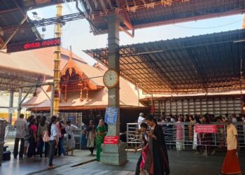 ചോറ്റാനിക്കര ക്ഷേത്ര ശുചീകരണത്തിൽ ഗുരുതരവീഴ്ചയെന്ന് ഹൈക്കോടതി ; പുരോഗതി റിപ്പോർട്ട് നൽകണമെന്ന് നിർദേശം