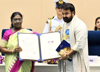 ഇനിയൊരിക്കലും തിരിച്ചുവരാത്ത ഒരു നിമിഷത്തിന്റെ ഉന്മാദാവസ്ഥയിലായിരുന്നു ; പുരസ്കാര സ്വീകരണത്തിന്റെ നിമിഷത്തെക്കുറിച്ച് മോഹൻലാൽ