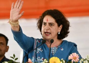 സ്ത്രീകൾക്ക് തൊഴിൽ നൽകുന്ന പദ്ധതി വോട്ട് വാങ്ങാനുള്ള ശ്രമമാണ് ; ബീഹാറിൽ ആരംഭിച്ച മുഖ്യമന്ത്രി മഹിളാ റോജ്ഗർ യോജനക്കെതിരെ പ്രിയങ്ക ഗാന്ധി