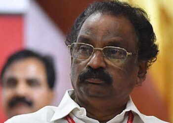 പ്രസവവാർഡിന്റെ മുന്നിൽ ഇവിടെ പ്രസവം സ്ത്രീകൾക്ക് മാത്രമെന്ന് എഴുതിവെക്കില്ലല്ലോ ?: പിണറായി കമ്യൂണിസ്റ്റാണ്; എകെ ബാലൻ