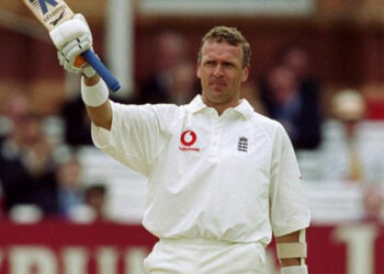 സത്യം പറയെടാ നീ ഇതൊക്കെ മുൻകൂട്ടി കണ്ട് കളിച്ചത് അല്ലെ, ഇംഗ്ലണ്ട് താരത്തിന്റെ കരിയർ നിങ്ങൾക്ക് അതിശയം സമ്മാനിക്കും; ഇത് പോലെ ഒന്ന് ആദ്യ സംഭവം