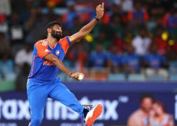 ഇനി എന്തൊക്കെ കാണണോ നമ്മൾ, ജസ്പ്രീത് ബുംറക്ക് പരിശീലനത്തിൽ വ്യത്യസ്ത റോൾ; ജഡേജയെ അനുസ്മരിപ്പിച്ച് താരം; വീഡിയോ കാണാം