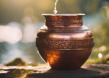 ശ്രീകോവിൽ പൊളിച്ചപ്പോൾ ചെമ്പുപാത്രം; കൊച്ചിയിലെ ക്ഷേത്രത്തിൽ നിധി