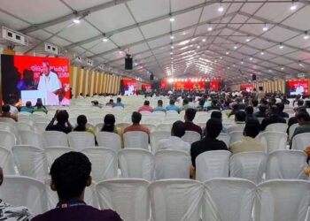 അയ്യപ്പസംഗമം പരാജയം; എത്തിയത് ആയിരത്തിൽ താഴെ പ്രതിനിധികൾ,മുഖ്യൻ പോയതോടെ കസേരകൾ കാലി