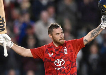 ഏതു മൂഡ് സൗത്താഫ്രിക്കയെ കുഴിച്ചുമൂട്, ഇംഗ്ലണ്ടിന്റെ അടിയോടടി കണ്ട മത്സരത്തിൽ തകർന്നുവീണത് നിരവധി റെക്കോഡുകൾ; ഇന്ത്യക്കും നിരാശ