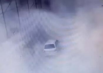 പാകിസ്താനിൽ സെനിക കേന്ദ്രത്തിനു മുന്നിൽ വൻ സ്‌ഫോടനം,പിന്നാലെ വെടിയൊച്ച:10 പേർ കൊല്ലപ്പെട്ടു,നിരവധി പേർക്ക് പരിക്ക്