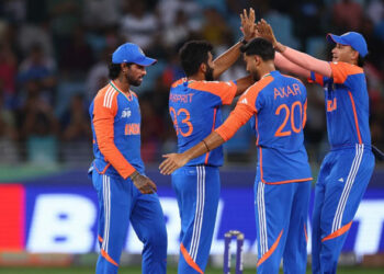 ടീമിന്റെ ഗ്രാഫ് താഴോട്ടാണ് പോകുന്നത്, പാകിസ്ഥാനുമായിട്ട് കളിക്കുമ്പോൾ ആ രീതിയാണെങ്കിൽ പണി കിട്ടും; ഇന്ത്യക്ക് അപായ സൂചന നൽകി സദഗോപൻ രമേശ്