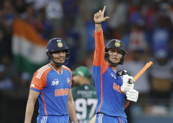 ഞങ്ങൾക്ക് മാത്രമല്ല ഏതൊരു ടീമിനും ഇന്ത്യയെ തോൽപ്പിക്കാൻ സാധിക്കും, ആകെ അത് മാത്രമാണ് പ്രധാനം; ആത്മവിശ്വാസത്തിൽ ഫിൽ സിമ്മൺസ്