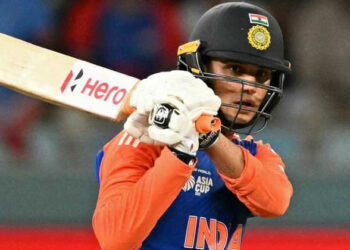 തുരുതുരാ നിറയൊഴിക്കുന്ന തോക്കായി സങ്കൽപ്പിച്ചുള്ള ആഘോഷം നടത്തിയ ഫർഹാൻ, നല്ല ഒന്നാന്തരം മിസൈൽ കൊണ്ട് മറുപടി പറഞ്ഞ അഭിഷേക്; കുറിപ്പ് വൈറൽ