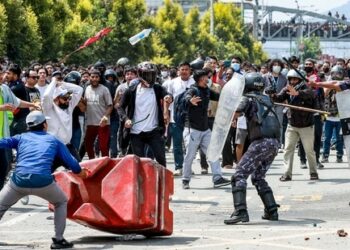 നേപ്പാൾ കലാപത്തിലേക്ക്; ആഭ്യന്തരമന്ത്രി രമേശ് ലേഖക് രാജിവച്ചു