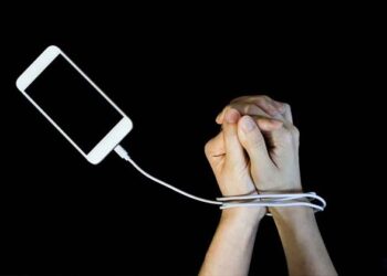 സ്മാർട്ട് ഫോൺ ശത്രുവല്ല…കുട്ടികളിലെ അഡിക്ഷൻ ഇല്ലാതാക്കാൻ മാതാപിതാക്കൾ ചെയ്യേണ്ടത്