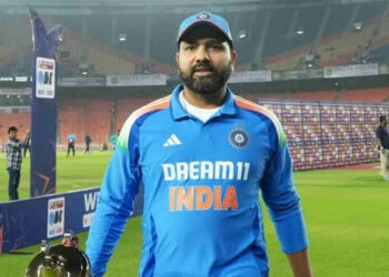 ടോസ് സമയത്ത് രോഹിത്തിനെ കുത്തി സൂര്യകുമാർ യാദവ്, മുൻ നായകനെ നൈസായി ട്രോളി മിസ്റ്റർ 360 ; സംഭവം ഇങ്ങനെ