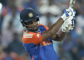 ഒരുപാട് പ്രമുഖർ കീപ്പിങ് സ്ഥാനത്ത് വന്നതല്ലേ, ഒരുത്തന് പോലും ഇതൊന്നും പറ്റിയില്ലല്ലോ; തകർപ്പൻ റെക്കോഡ് സ്വന്തമാക്കി സഞ്ജു സാംസൺ