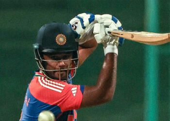 മൂന്ന് റൺ നേടിയാൽ കാത്തിരിക്കുന്നത് ചരിത്രം, സഞ്ജു അത് അങ്ങോട്ട് സ്വന്തമാക്കെടാ എന്ന് ആരാധകർ