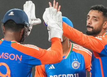 ഏഷ്യാ കപ്പിൽ ബാറ്റിംഗിൽ അവസരമില്ല, പിന്നാലെ സഞ്ജു സാംസണ് ഉണ്ടായത് വമ്പൻ നഷ്ടം; നേട്ടമുണ്ടാക്കി വരുൺ ചക്രവർത്തി