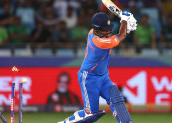 സഞ്ജു സാംസൺ അഞ്ചാം നമ്പറിൽ സെറ്റാകണം എങ്കിൽ ഇനി അതെ ഉള്ളു വഴി, അയാൾക്കായി അത് ചെയ്യുക; തുറന്നടിച്ച് മുരളി കാർത്തിക്