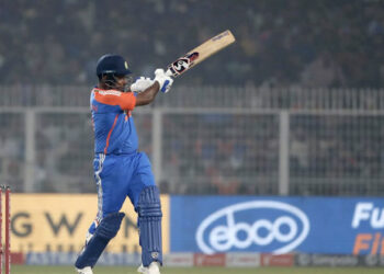 ഇതുകൊണ്ടാണ് ഈ ചെക്കനെ ടോപ് ഓർഡറിൽ കളിപ്പിക്കണം എന്ന് പറയുന്നത്, പരിശീലനത്തിൽ ഞെട്ടിച്ച് സഞ്ജു സാംസൺ; വീഡിയോ ഏറ്റെടുത്ത് ആരാധകർ