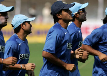 അന്ന് ഗ്ലാസ്സിൽ കണ്ടത് വലിയ ദ്വാരങ്ങൾ, ആരോ വെടിവെച്ചതാണ്; വമ്പൻ വെളിപ്പെടുത്തലുമായി മുൻ ഇന്ത്യൻ താരം