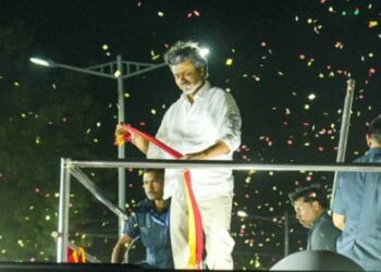 ടിവികെ റാലി ; മരിച്ചവരുടെ എണ്ണം 38 കടന്നു ; റിപ്പോർട്ട് തേടി കേന്ദ്ര ആഭ്യന്തര മന്ത്രാലയം ; പ്രതികരിക്കാതെ ചെന്നൈയിലേക്ക് മടങ്ങി വിജയ്